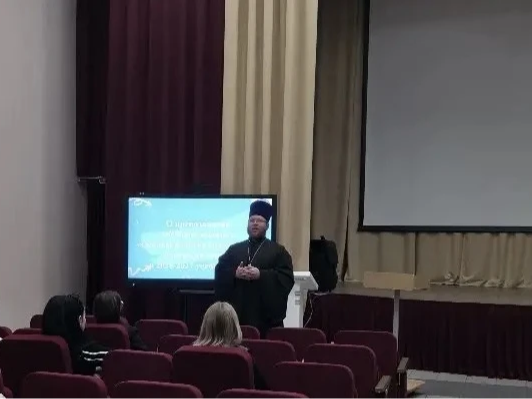 В сфере взаимодействия духовно-нравственного и гражданско-патриотического воспитания учащихся 12 марта 2026 года состоялась встреча представителя Русской Православной Церкви отца Сергия со старшеклассниками..